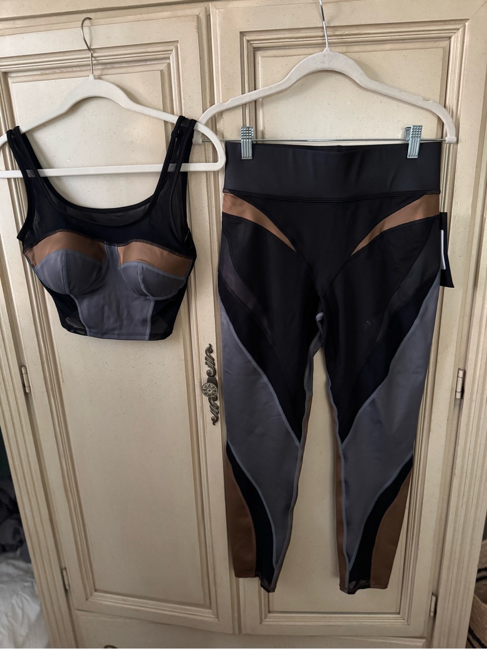 Colorblock Athletic Legging & Crop Top Set in Black, Gray, Bronze